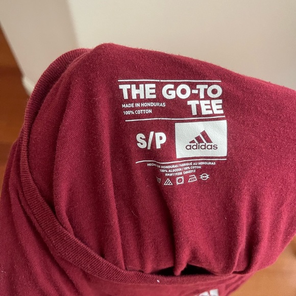 maroon adidas tshirt - Picture 2 of 5